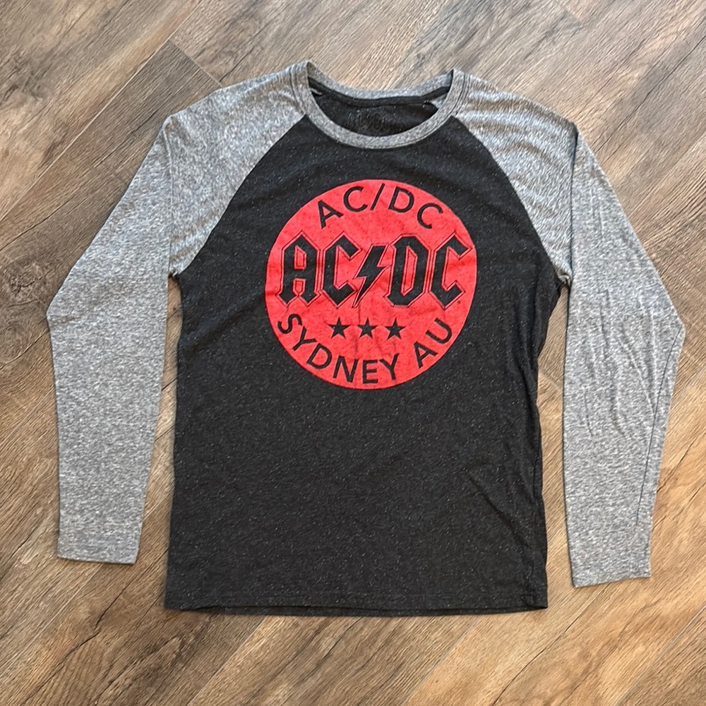 AC/DC Women’s Size M or L Red Logo Gray Long Sleeve Tee‎ Sydney Australia